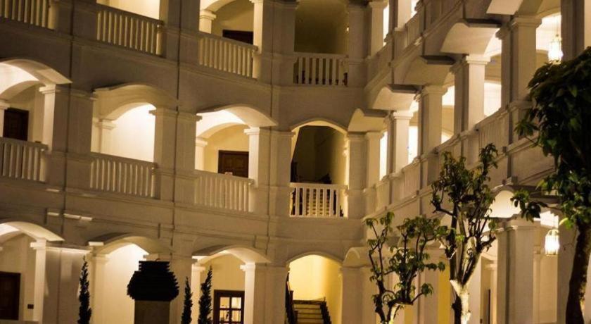 Hotel Ammi Cepu Exterior foto