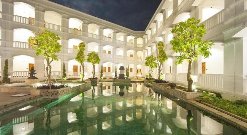 Hotel Ammi Cepu Exterior foto